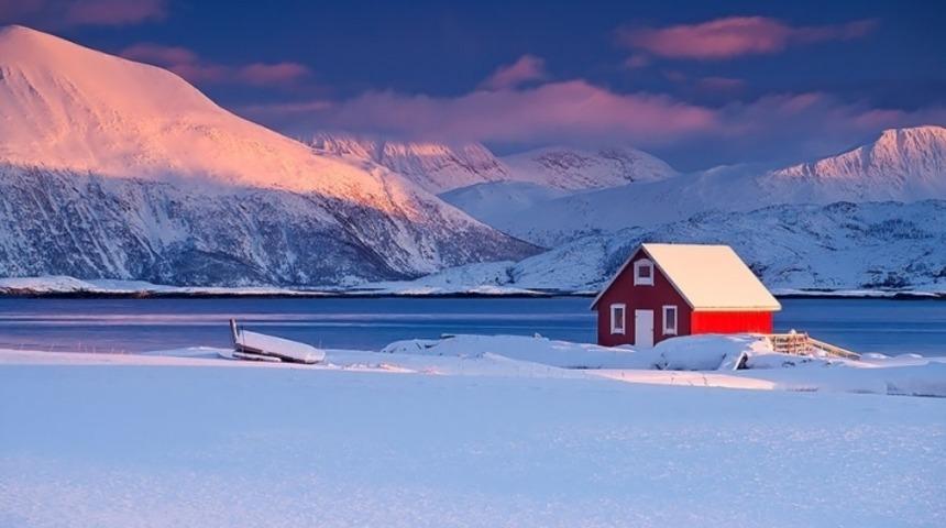 Kar Beyazının İ&ccedil;inde Kaybolmuş Bu K&uuml;&ccedil;&uuml;k Evlere Bayılacaksınız!