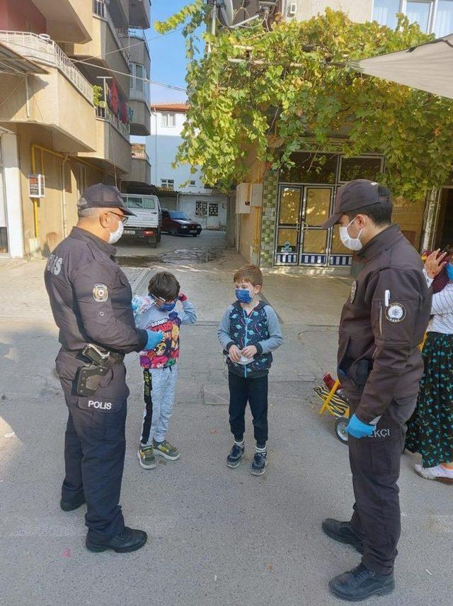 Yatağan polisinden çocuklara maske