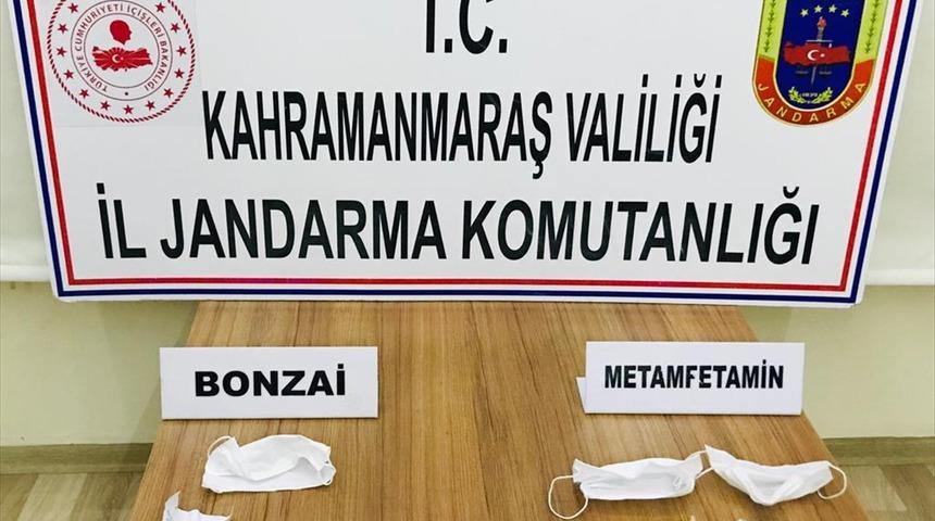 G&Uuml;NCELLEME- Cerrahi maske i&ccedil;erisinde uyuşturucu ele ge&ccedil;irildi