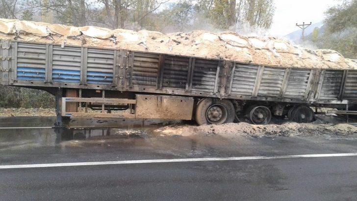 Kepek yüklü tır yandı G2