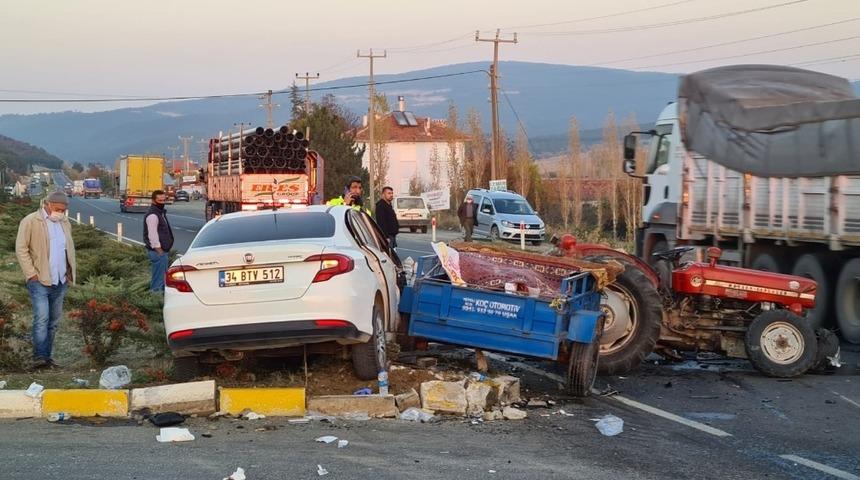 Uşak&rsquo;ta trafik kazası; 1&rsquo;i &ccedil;ocuk 4 yaralı