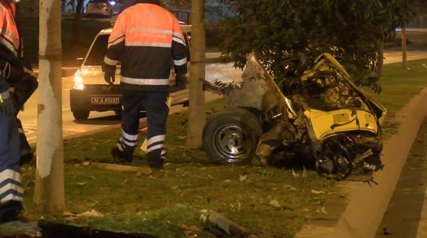 Kartal Sahil yolunda korkun&ccedil; kaza! Otomobil ikiye b&ouml;l&uuml;nd&uuml;