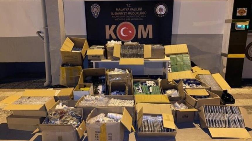 Malatya&rsquo;da binlerce ka&ccedil;ak telefon aksesuarı ele ge&ccedil;irildi