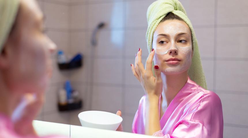 Porselen gibi bir cilt için her şey mutfağınızda! 4 malzemeyle cildinizi yenileyin 