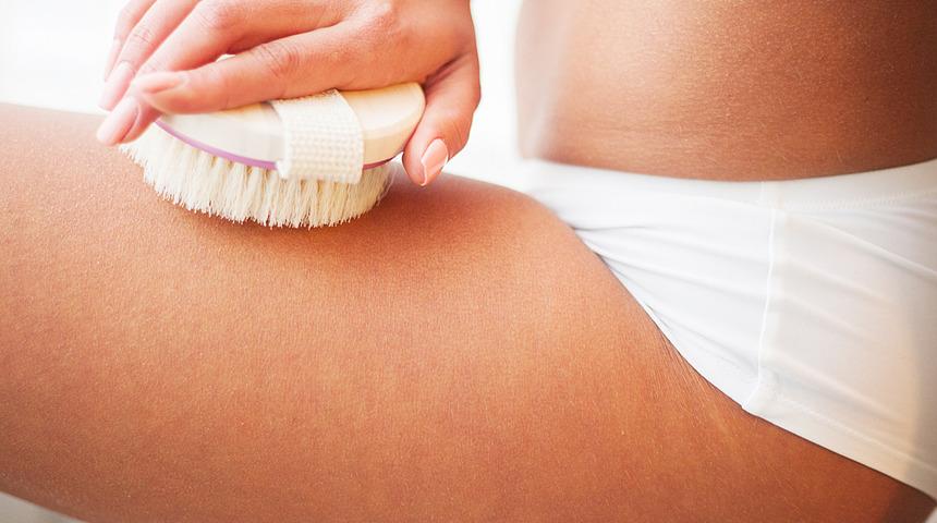 Ünlü isimler bundan vazgeçemiyor! Bacaklarınızı kuru fırçalarsanız...