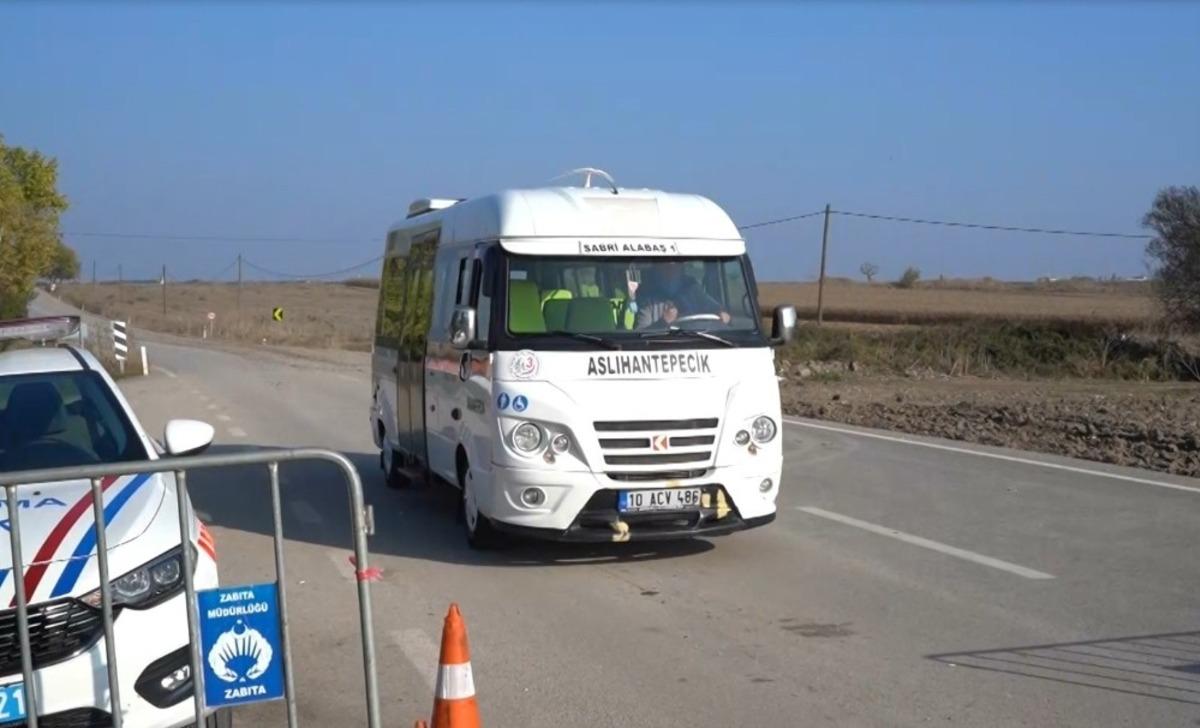 Altıeyl&uuml;l k&ouml;şe bucak dezenfekte ediliyor