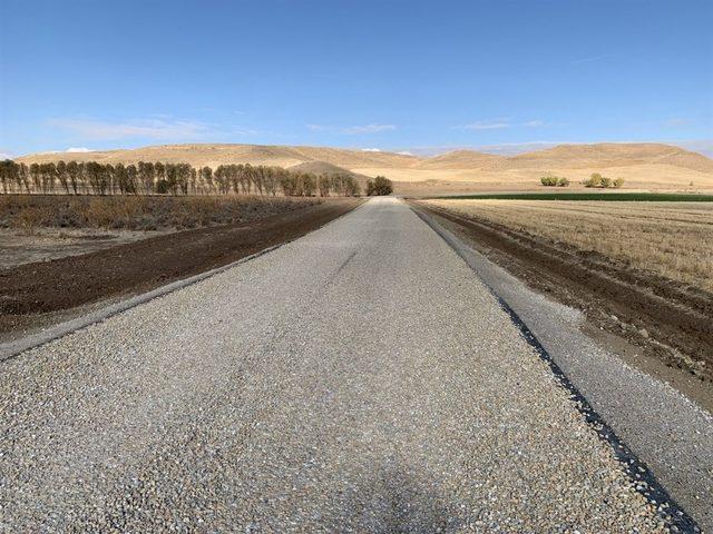 Akpınar ilçesinde 6 köye 18 kilometre yol yapıldı