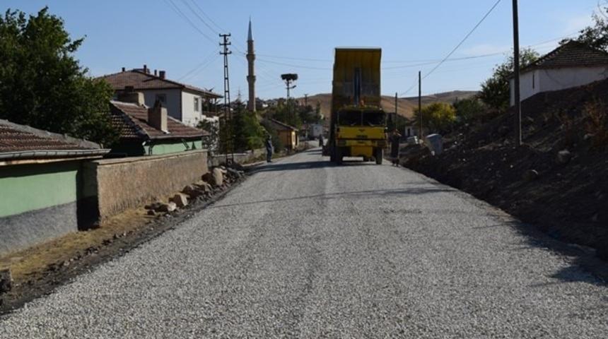 Akpınar il&ccedil;esinde 6 k&ouml;ye 18 kilometre yol yapıldı