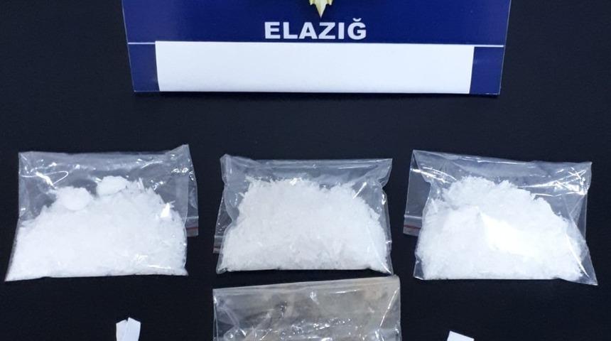 Otomobil direksiyonunda uyuşturucu ele ge&ccedil;irildi, 1 ş&uuml;pheli tutuklandı