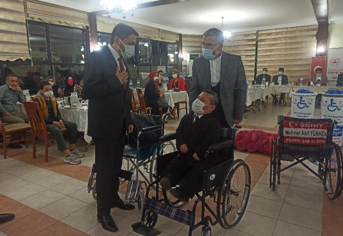 Tekerlekli sandalyeler şehit isimleriyle dağıtıldı