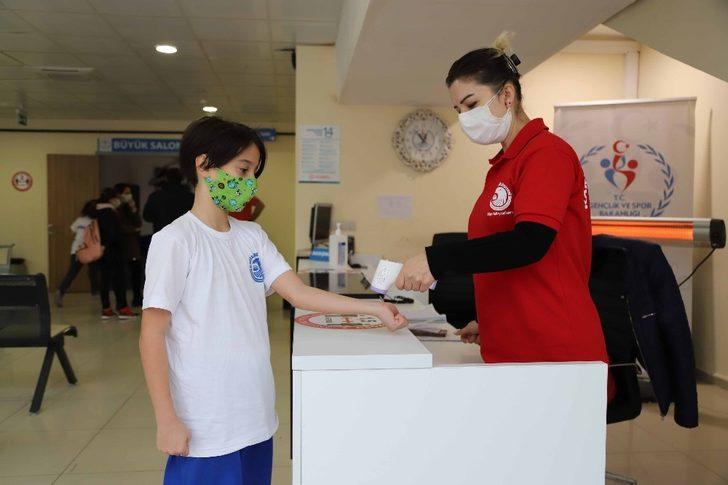 Kartal Belediyesi’nin 6 branşta verdiği spor eğitimleri devam ediyor G3