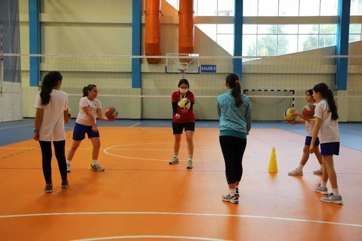 Kartal Belediyesi’nin 6 branşta verdiği spor eğitimleri devam ediyor G4