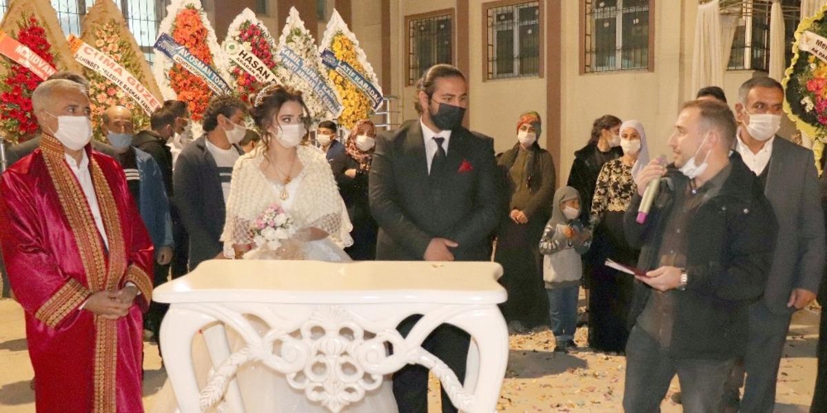 Latif Karadağ, &Ccedil;obanoğlu ailesinin mutlu g&uuml;n&uuml;nde nikah kıydı