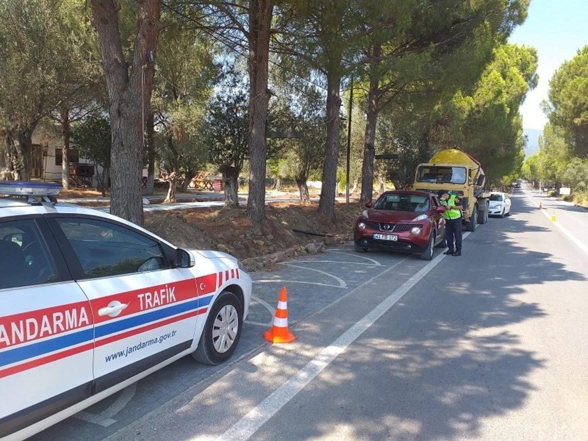 Balıkesir&rsquo;de jandarma ekipleri aranan 119 kişiyi yakaladı