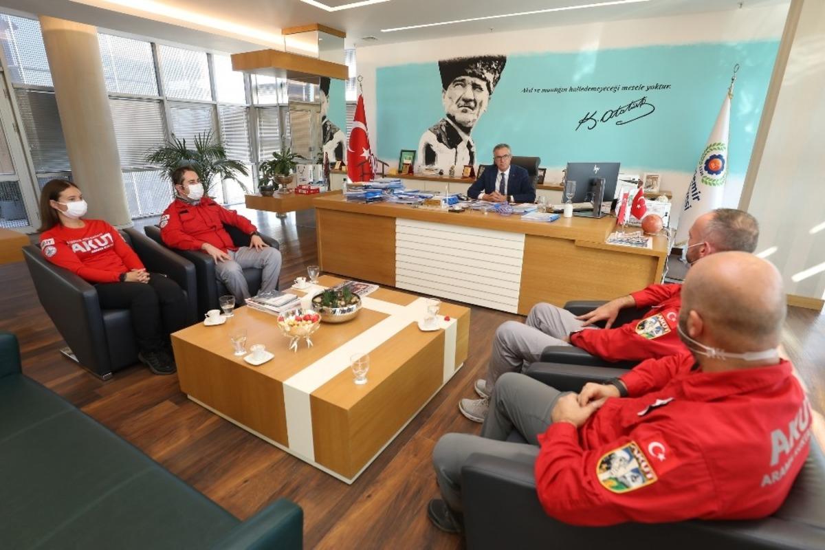AKUT g&ouml;n&uuml;ll&uuml;lerini duygulandıran s&uuml;rpriz
