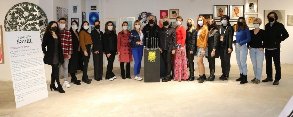 İyilik İ&ccedil;in Sanat Derneği karma sergisi ile Step İstanbul&rsquo;da