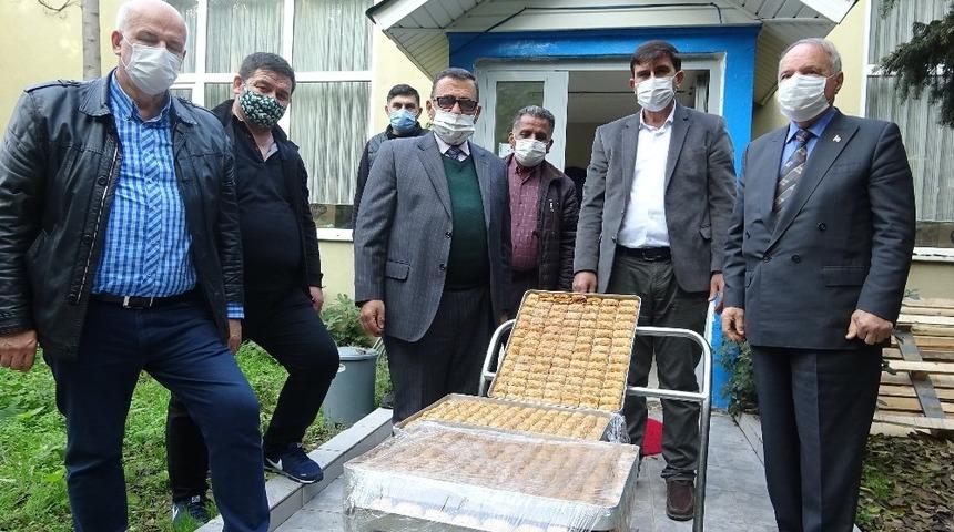 Sağlık&ccedil;ılara tatlıcılardan s&uuml;rpriz