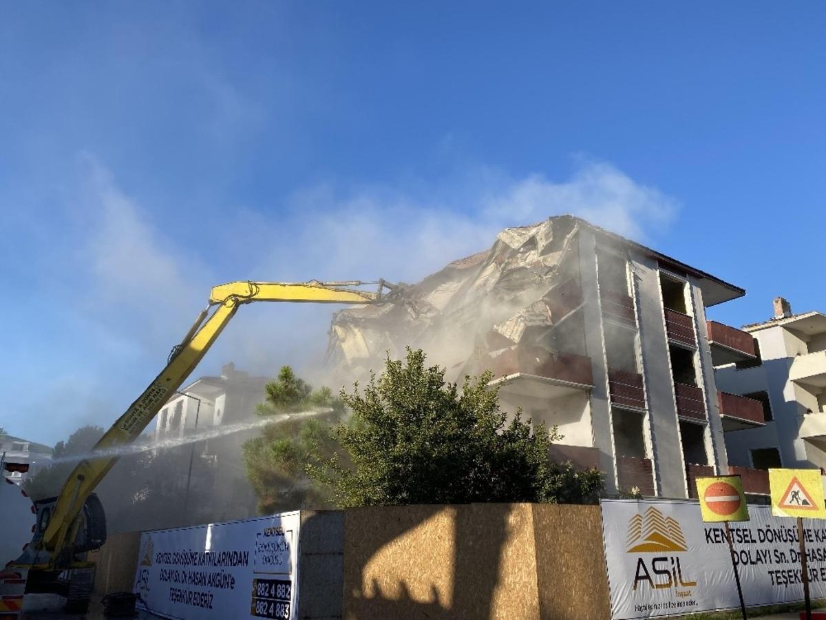 Başkan Akg&uuml;n: &ldquo;Kentsel d&ouml;n&uuml;ş&uuml;me engel İBB meclisi&rdquo;