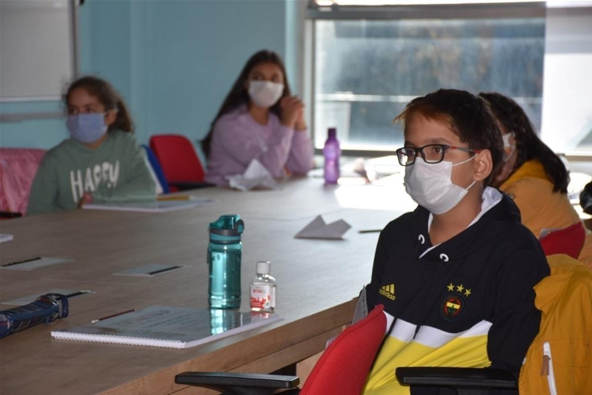 Geleceğin teknoloji yıldızları eğitimlere başladı