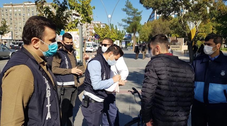 Batman’da korona virüs denetimi: Zabıtayı gören yol değiştiriyor