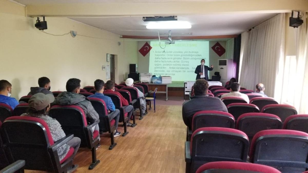 Siirtli gen&ccedil;lere arıcılık eğitimi verildi