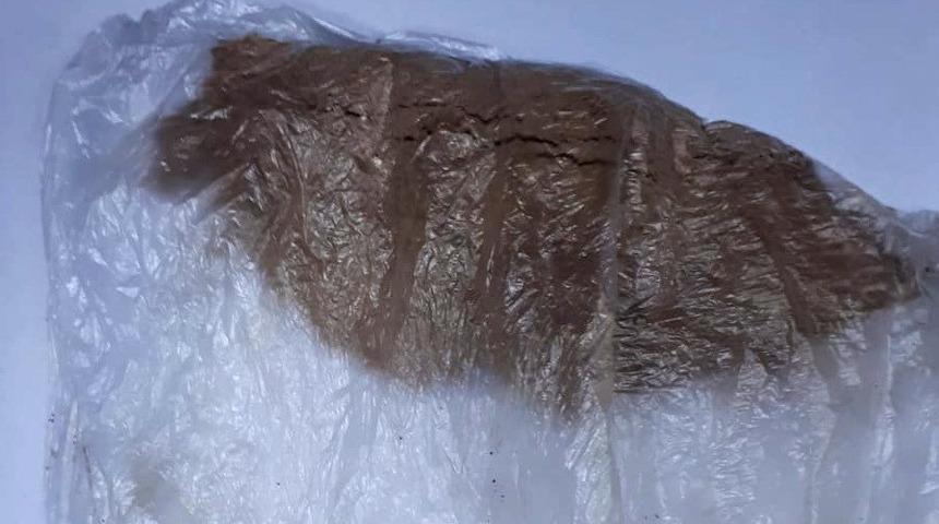 Ş&uuml;pheli şahsın &uuml;zerinden uyuşturucu &ccedil;ıktı