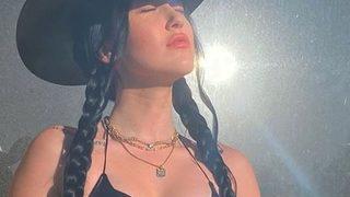 Miley Cyrus'un kardeşi Noah Cyrus paylaşımlarıyla olay oldu! Ablasını geçti