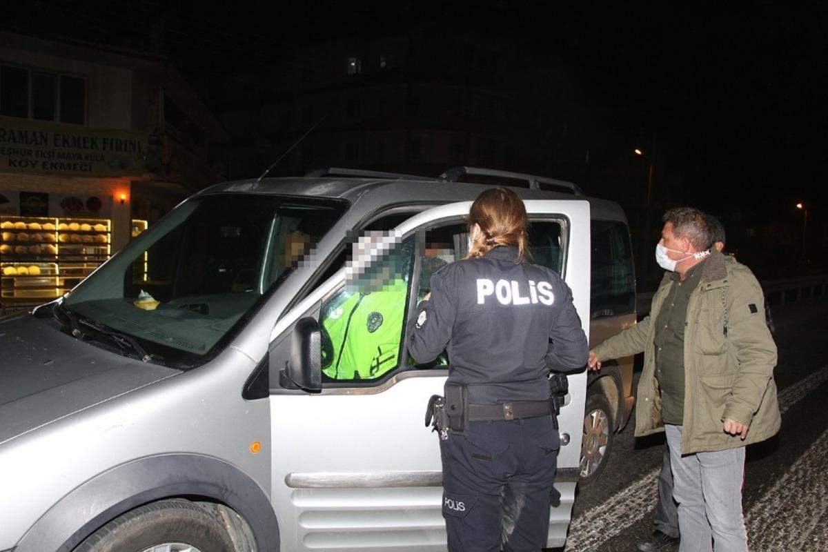 İzmir&rsquo;den ka&ccedil;an hırsızlık ş&uuml;phelileri Kula&rsquo;da yakalandı