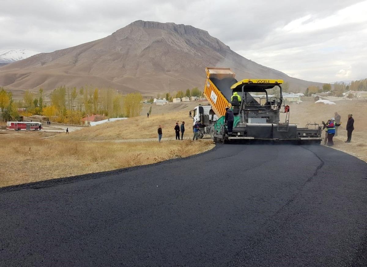 Van B&uuml;y&uuml;kşehir Belediyesi Ortak&ouml;y Mahalle yolunu asfaltladı