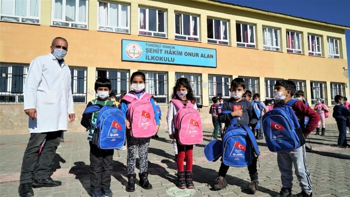 Ordulu şehit hakimin adını taşıyan okula Altınordu&rsquo;dan kırtasiye desteği