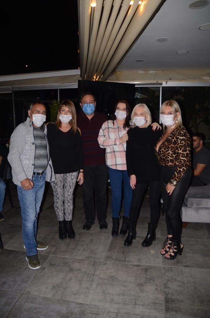 Kuşadası’nda yaşayan yabancılardan depremzedelere destek G2