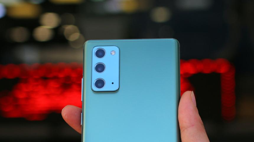 Kalbinde Snapdragon 875 var: Samsung Galaxy S21 benchmark testinde görüntülendi!