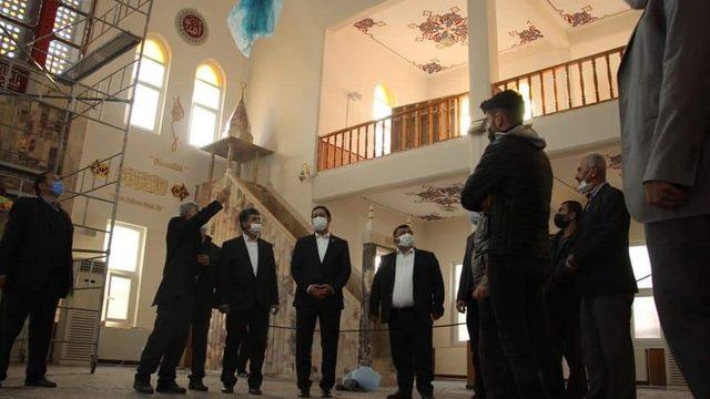 MHP’li Bulut, restore edilen camide incelemelerde bulundu