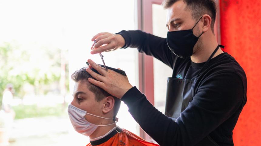 Kabine toplantısı bekleniyor... Kuaför, restoran, kafe, kahvehane ve berberler kapanıyor mu? Restoranlar saat kaça kadar açık olacak?