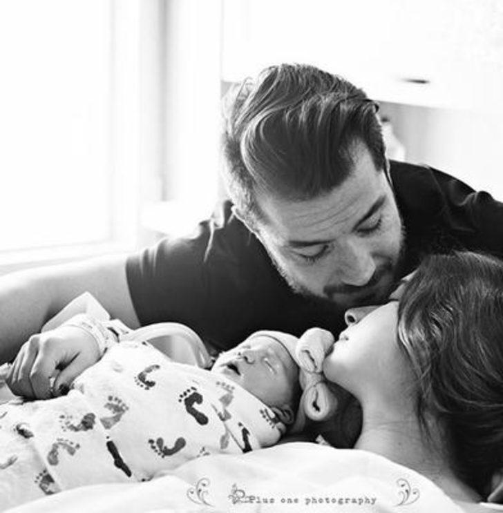 Ünlü oyuncu hastaneye gitmedi, evde doğurdu G5