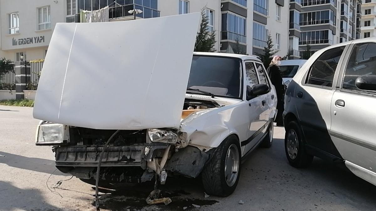 Aksaray&rsquo;da otomobiller &ccedil;arpıştı: 1 yaralı