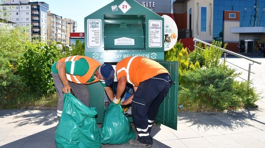 Giysi kumbaraları ile ihtiya&ccedil; sahiplerinin sıkıntıları gideriliyor