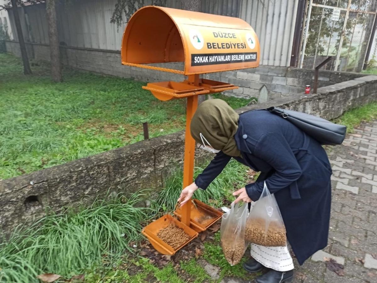 Gen&ccedil;lerden sokaktaki dostlara anlamlı destek