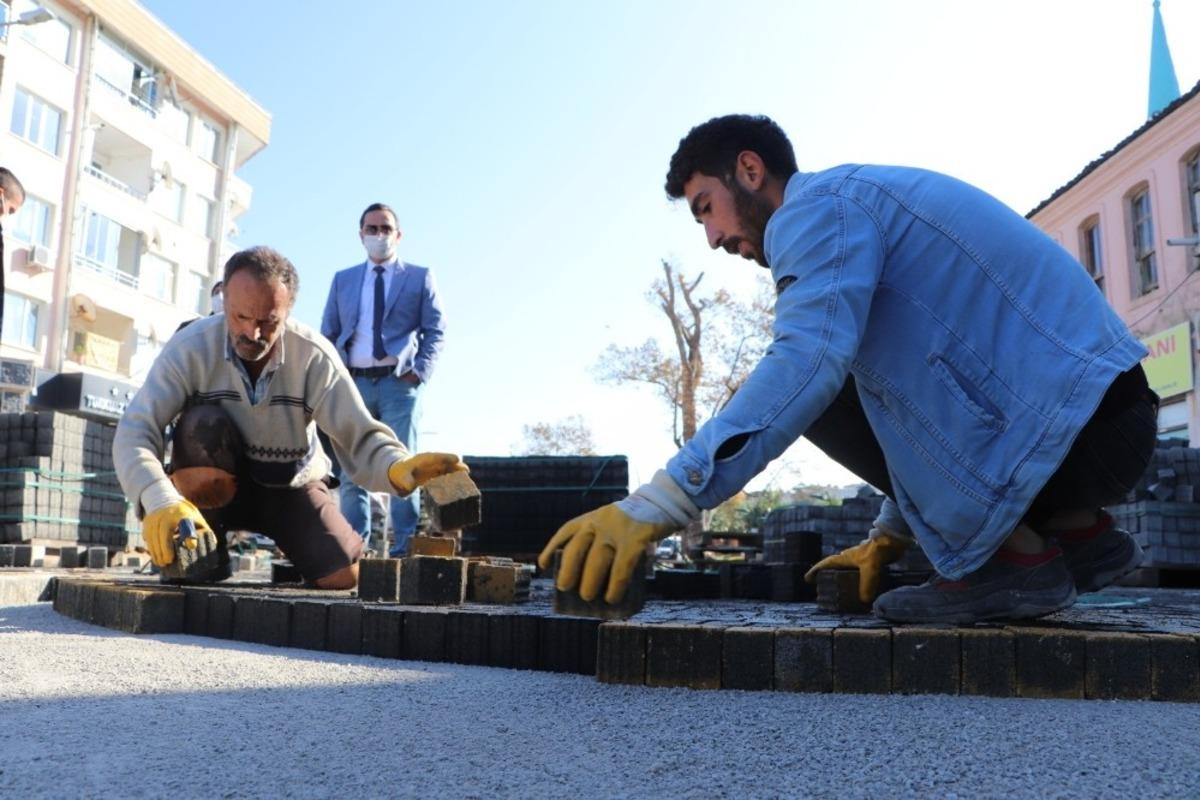 Başkan Yanmaz sahadaki &ccedil;alışmaları denetliyor