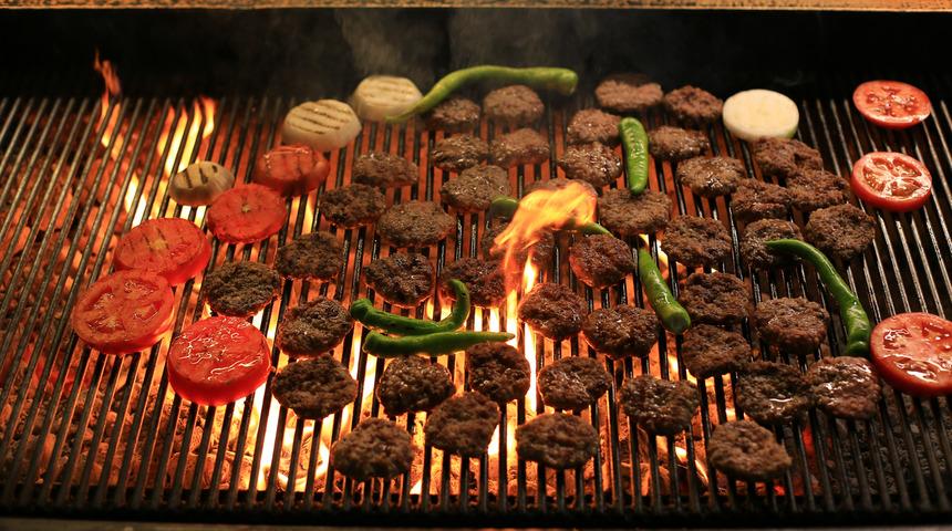 Akçaabat köfte nasıl yapılır? MasterChef Akçaabat köfte tarifi nedir? Akçaabat köfte malzemeleri neler? İşte Akçaabat köftesi tarifiyle ilgili detaylar