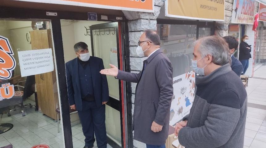 Tedbirlere uymayan berberlere ceza kesildi