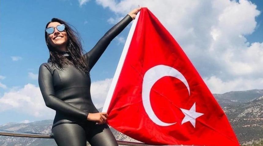 Milli serbest dalışçı Fatma Uruk, Meksika’da dünya rekoru kırdı