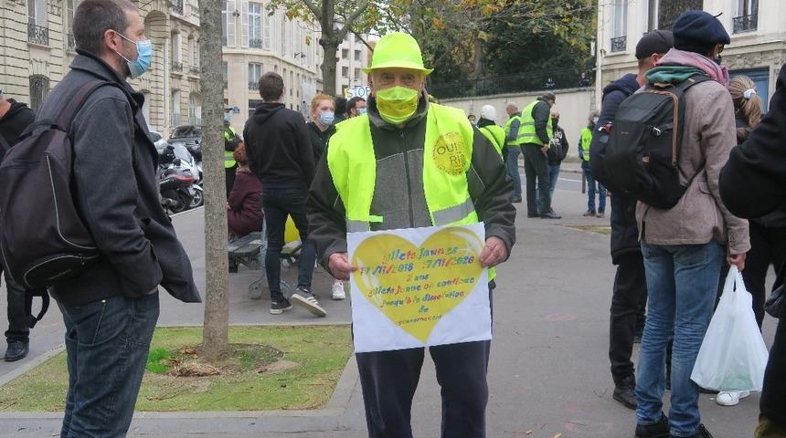 Fransa&rsquo;da Sarı Yelekliler g&ouml;sterilerinin 2. yıld&ouml;n&uuml;m&uuml; i&ccedil;in sokaklarda