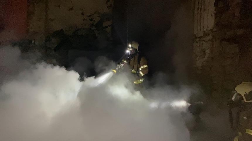 Balıkesir'de korkutan yangın! 5 ev kullanılamaz hale geldi