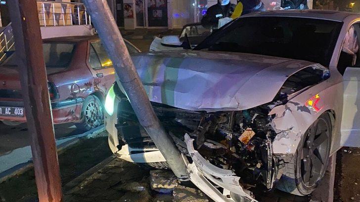 Alkollü sürücü kırmızı ışıkta bekleyen araca çarptı G2