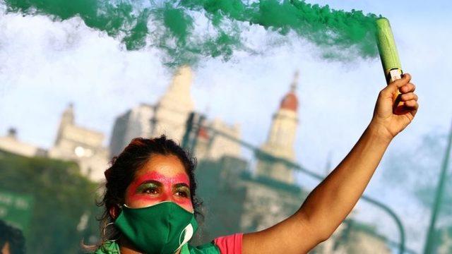 Arjantin'de Devlet Başkanı Fernandez kürtajın yasallaşması için kanun teklifi sunuyor