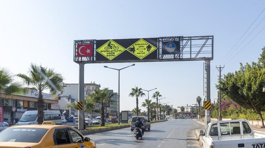 Mersin&rsquo;de bisiklet s&uuml;r&uuml;c&uuml;leri i&ccedil;in levha d&uuml;zenlemesi