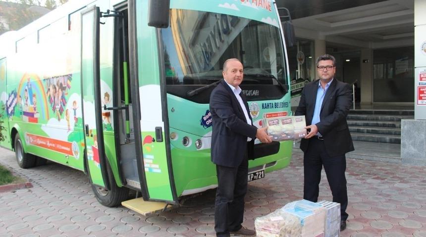 Gezici K&uuml;t&uuml;phaneye kitap desteği