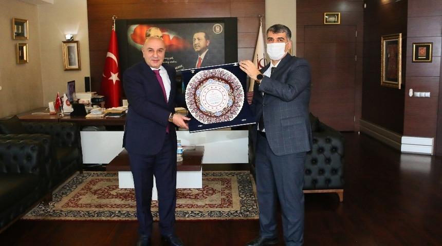 Ke&ccedil;i&ouml;ren Belediyesinden &ldquo;pandeminin kahramanlarına&rdquo; 123 bin kişilik yemek hizmeti