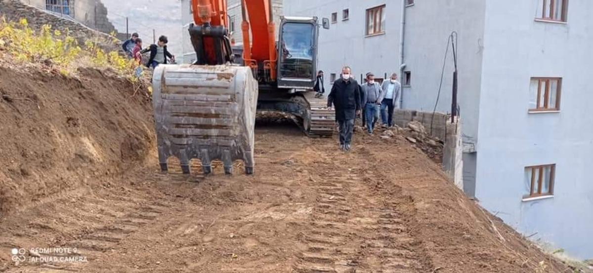 Şemdinli Belediyesinden yol &ccedil;alışması